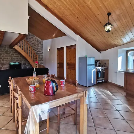 Hébergement de vacances à Avec Terrasse Et Proximité Dunières - Fr-1-582-264 *